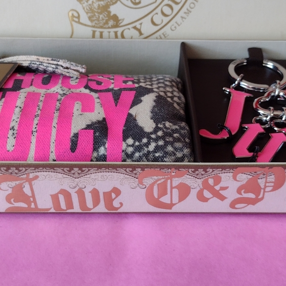 JC 💕 LOVE 💝 Born in the Glamorous USA Clutch & Huge Pink Enamel 🗝️ Ring NWT - Picture 7 of 9